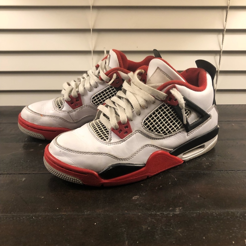 Jordan 4 fire red